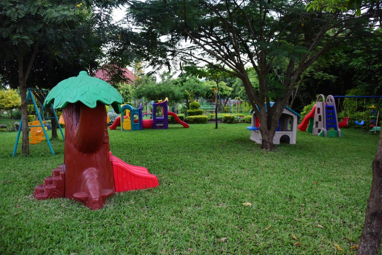 Fun Retreat Resort, Hotel And Ayurveda Spa Arusha Buitenkant foto