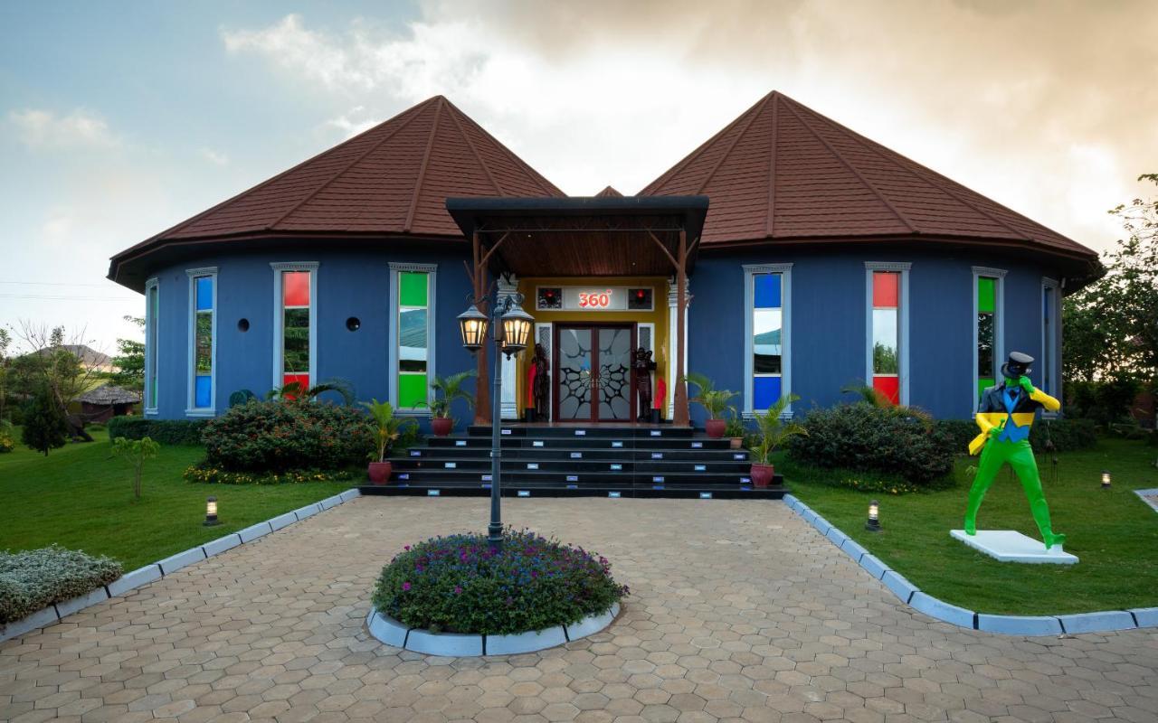 Fun Retreat Resort, Hotel And Ayurveda Spa Arusha Buitenkant foto